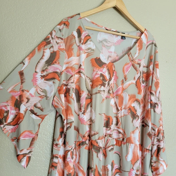 G.I.L.I Beige Tropical Floral Short Sleeve Exaggerated High Low Tunic - Picture 4 of 7